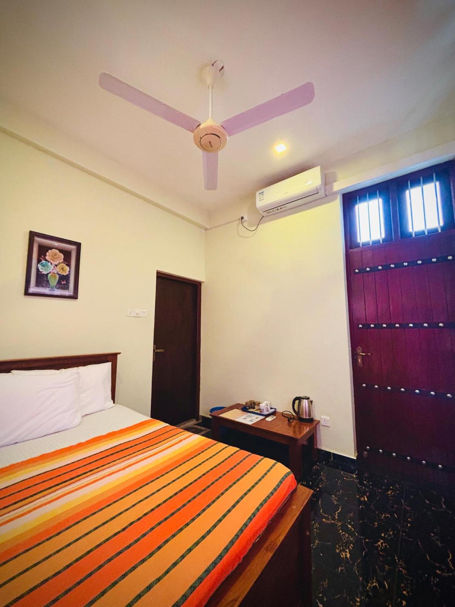 Nirosha Guest House Ґалле Номер фото